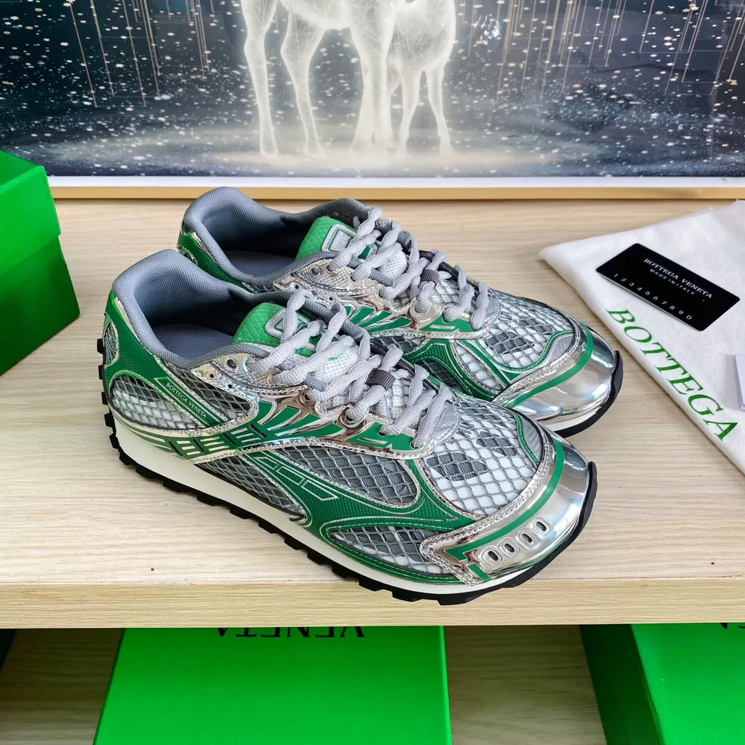 p620🐮🐮High-end version, the original 1:1 couple style new model is on the shelves🔥BV Orbit sneakers Wang Yibo's same style couple's Dad Runner sneakers, made of lightweight technical mesh fabric. Features a geometric patterned rubber outsole. The outsole is made of color-blocked TPU outsole. Size: women’s shoes 35-40, men’s shoes 39-45.